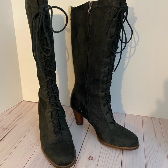 Ugg Boots - Picture 2 of 9